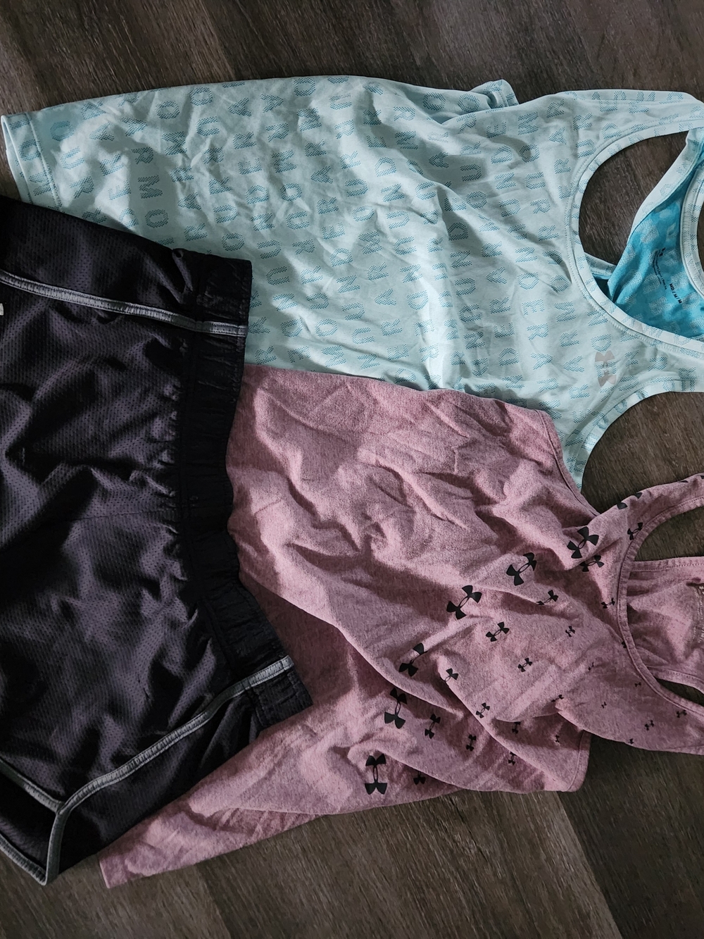 Under Armour Women's Performance Tank Tops And Shorts Medium